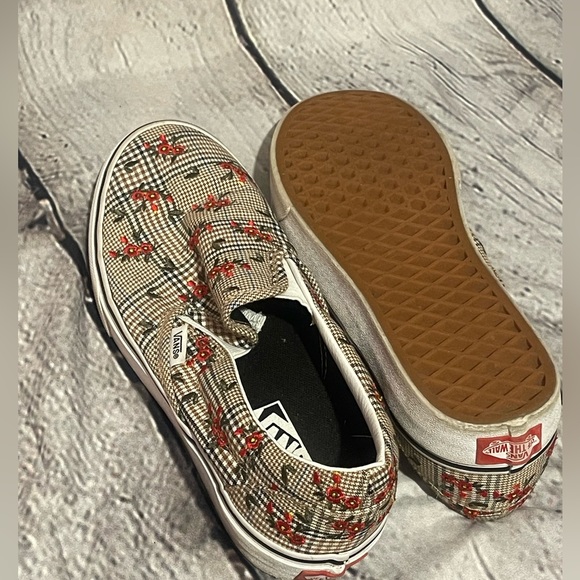Vans floral print size 7.5 women’s - Picture 2 of 3